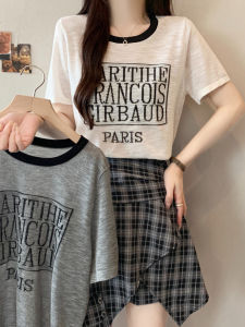 Shalldoer | ชุดสองชิ้นแขนสั้นคอกลมพิมพ์ลายตัวอักษรสำหรับผู้หญิงในช่วงฤดูร้อน กระโปรงสั้นไม่สมมาตร เสื้อยืดแฟชั่นลดอายุ