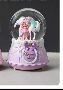 snowball musik couple/ bola air kristal salju/ bola air salju dan lampu / hadiah unik Valentin snow globe/ kotak musik/ music box snowball love story crash landing on you oleh vinvin Pink Stpre
