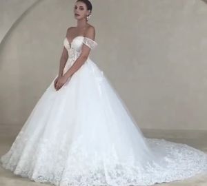 Gaun Pengantin Impian: A-line Tulle & Gaun Pesta Putih