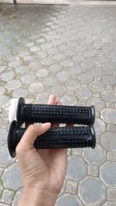 HAND GRIP/ HANDVAT/ HAND PAD / GRIP MOTOR + PIPA NINJA 150 SPEK ASLI GENUINE ORIGINAL REM PER SET