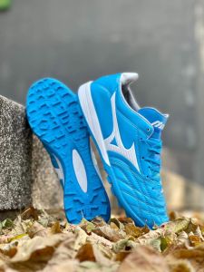 รองเท้าฟุตซอล 100 ปุ่ม mizuno japan พร้อมส่งสินค้าใช้เวลาเดินทาง 2-3 วันซื้อไปใส่ไม่พอดีเปลี่ยนไซส์ได้มีของแถม