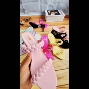 Sandal Wanita Terbaru: Kualitas & Harga Bersahabat