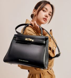 VICTORIA HYDE London กระเป๋าถือ หนังสีดำ คาดอกสตรี กระเป๋าทรงสีเหลี่ยม มีหูหิ้วสะพายไหล่