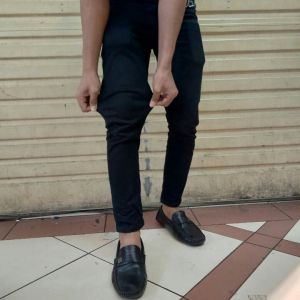 BISA (C.O.D) BAYAR SETELAH BARANG SAMPAI !!! Celana Celana Jeans Pria Strecht Bahan Bagus dan berkualitas Pilihan Terbaik Pabrik Conveksi REDY WARNA HITAM - REDY SIZE 27 - 38.