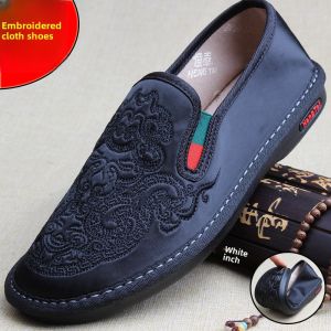 Authentic Old Beijing Mens Cloth Shoes Embroidered Driving Lightweight Breathable Casual Shoes Comfortable for Spring Autumn