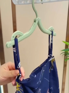 Portable Foldable Clothes Hanger Non-slip Folding Plastic Hangers Racks for Travel Household Tool 可折叠便捷式晾衣架