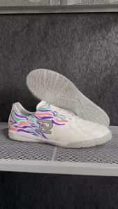 Jong Wong Official - Sepatu Futsal Genesis White Original | Sepatu Sepak Futsal Dewasa Material Rubber Premium Dan Pu Warna Putih Dan Kombinasi Gold Ukuran Sepatu Futsal 39-43 - Lazada