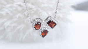 Lohaspie Jewelry Genuine 1.8 Carats Solid Sterling Silver 925 Pendant Original Natural Garnet Pendant Garnet Stone Pendant Original Garnet Birthstone Pendant For Women Jewelry
