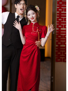 ชุดกี่เพ้าสีแดงสำหรับเจ้าสาว ชุดราตรีทรงเข้ารูป ชุดกี่เพ้าจีนใหม่ ชุดกี่เพ้าสำหรับงานแต่งงาน ชุดกี่เพ้าสำหรับงานเลี้ยง