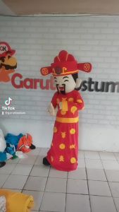 Kostum Maskot Badut Fu Lu Shou Slot Merah Setelan Lucu Karnaval