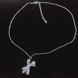 Micro-inlaid zirconium bow pendant titanium steel necklace📿🎀