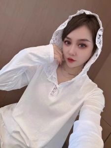 เสื้อยืดคอกลมแขนยาวผ้าฝ้ายลายลูกไม้สไตล์ใหม่ฤดูใบไม้ผลิและฤดูใบไม้ร่วงสำหรับผู้หญิง เสื้อเชิ้ตทรงหลวมสบาย ๆ ใส่สบาย