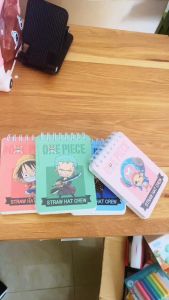 Sổ ghi chép lò xo OnePiece caro Deli A7 N005- 100trang/quyển- giao màu ngẫu nhiên