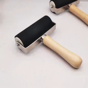 ลูกกลิ้งหมึกพิมพ์ พร้อมด้ามจับ 10cm ลูกกลิ้งยาง เครื่องมือศิลปะ ลูกกลิ้งปั๊ม เครื่องมือวาดภาพด้วยหมึกศิลปะ