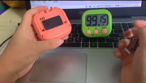 TIMER DIGITAL MAGNETIK DAPUR/MEJA BELAJAR/OLAHRAGA/SEKOLAH BAHAN ABS BERMUTU 2FUNSI STOPWATCH PAKAI BATRE AA LAYAR LED DESIGN 3 HOLDER
