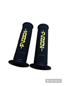 GRIP/HANDGRIP SARUNG GAS MOTOR SESUAI POTO HARGA SEPASANG KIRI+KANAN FULL SET UNIVERSAL