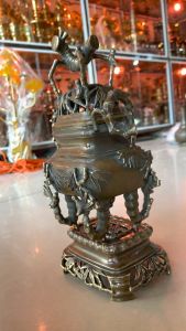 Đỉnh trúc bằng đồng màu nâu cao 34cm nặng 24kg