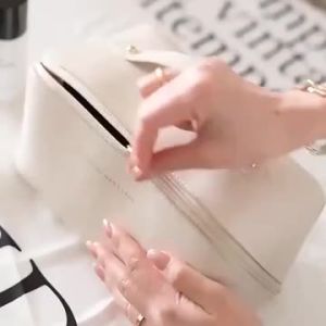 Túi Đựng Đồ Trang Điểm Sang Trọng Dành Cho Nữ Túi Đựng Mỹ Phẩm Du Lịch Túi Đựng Đồ Vệ Sinh Cá Nhân Thời Trang Bằng Polyester Dành Cho Nữ