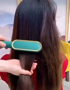 2025 New Negative Ion Hair Straightener Styling Comb with 5 Temp 2 in 1 Hair Straightener Brush and Curler Portable Electric Straightening Comb Heated Hair Brush 10s Fast Heating Anti-Scald