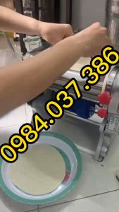 Máy làm bánh canh chạy điện FKM200