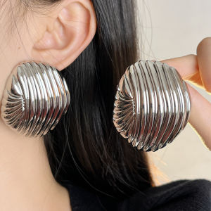 Unique Design Large Shell Earrings Metal Accessories Retro Style Womens Fashion Jewelry Elegant Geometry Pattern Ear Cuffs