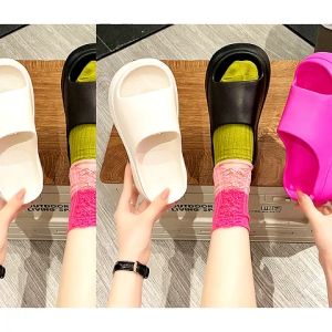 LEAShop รองเท้าแฟชั่น Y2K สวมส้นหนา โทนสีสดใส เอาใจวัยรุ่น มากแม่ รีบมาตํา