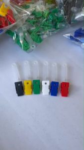 คลิปติดบัตร (แพ็ค 100 ตัว) คลิ๊ปหนีบบัตรพลาสติก สีสันสดใส คลิ๊ปพลาสติกหนีบบัตร คลิปหนีบป้ายชื่อ 100 ตัว