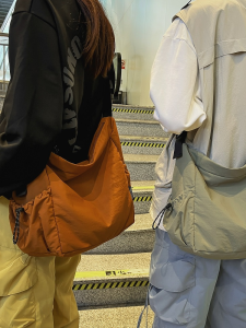 Idle Style Messenger Bag Mens Large Capacity Trendy Lightweight Shoulder Bag Student Work Clothing Messenger Bag Womens Sports Shoulder Bag