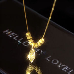 Golden Leaf Titanium Steel Necklace Fashionable Luxury Design Womens Jewelry Cross Chain  out New Style Pendant Included