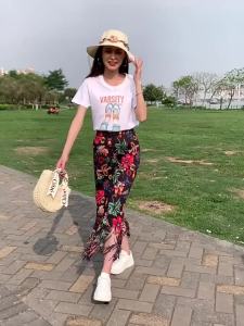 2025 Spring/Summer Printed New Miyake Folded Slimming Floral Women's Half Length Skirt with Hip Wrapping Elastic Waist and Tassel Skirt for Women