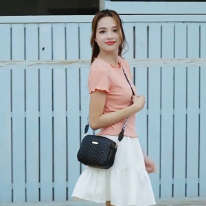 กระเป๋าสะพายข้างผู้หญิง ใบเล็ก ลายเย็บตาราง ใช้เป็นกระเป๋าคาดอกได้กระเป๋าใบเล็กมินิมอล แฟชั่นคุณแม่