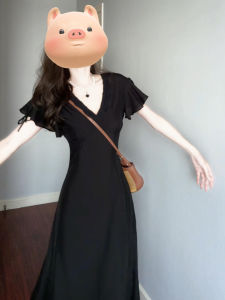 SUSIEYUAN | ชุดเดรสยาวคอวีสีดำสไตล์ฝรั่งเศส เอวสูง ทรงเอ แขนสั้น ผ้าโพลีเอสเตอร์ ผ้าอะซิเตท ผ้าไนลอน ชุดทำงานฤดูร้อน ชุดราตรี