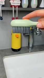 Bàn Chải Vệ Sinh Giày Đa Năng Có Ngăn Đựng Xà Phòng