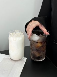 สไตล์เรโทร ถ้วยแก้วสำหรับผู้หญิงโคลาสามารถดึงง่ายเครื่องดื่มคุณค่าสูงถ้วยชานมใช้ในบ้าน โปร่งแสง ชั้นสากลฉาก