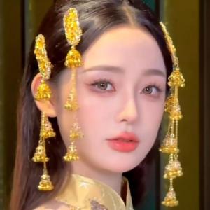 Gold Rhinestone Bell Tassel Edge Clip Wedding Hairpin Cheongsam Hanfu Maqun Skirt Hair Accessory Traditional Chinese Wedding Gown