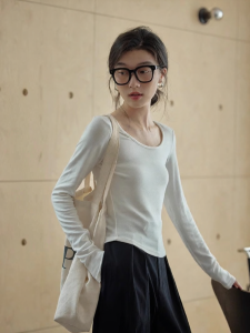 Mixd | Áo Thun U-neck Phối Lớp Ôm Body Trắng