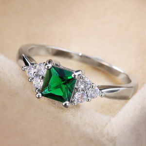 Huitan Simple Minimalist Style Finger Rings Modest Design With Cute Green Cubic Zircon Stone Proposal Engagement Rings For Lady