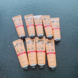 Roman Holiday Horse Oil Hand Foot Cream: A Solution for Cracked Heel & Dead Skin Removal