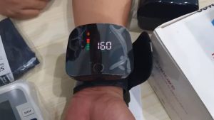 Máy Đo Huyết Áp Cổ Tay Thông Minh Màn Hình LED Giọng Nói Tiếng Việt Bản Sạc Pin Tiện Lợi