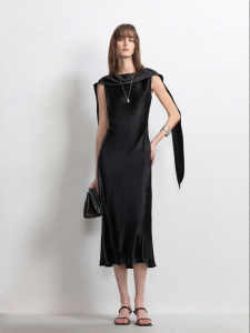 Vero Moda | Elegant Summer Little Black Dress with Viscose Bow Waist-Cinching Mermaid Hem