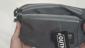 Montero Bag Tas Waist Bag Pria 111MR Warna : Abu Kombinasi Ukuran : 33 cm x 12 cm x 9 cm Bahan : Cordura