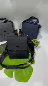 พร้อมส่งกระเป๋าผู้ชายกระเป๋าสะพายข้างผู้ชายมี 3 สี#XYIN🐬สำหรับผู้ชายขนาด 8 นิ้วมีสีดำสีกรมสีเทาสำหรับผู้ใช้