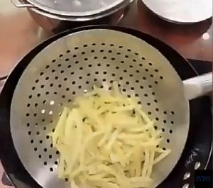 Nipiin by Mitsushi 304 Stainless Steel Fried Large Colander Thickened Food Strainer Fries Skimmer Oil Leakage Net