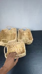 Keranjang Anyaman Enceng Gondok Tempat Buku Mainan Hampers Serbaguna Ukuran S-M-L Kerajinan Anyaman Jogja