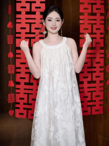 ชุดแต่งงานคอวีปักลาย กระโปรงทรงเอ แขนกุด ผ้าโพลีเอสเตอร์ กระโปรงยาวปานกลาง ฤดูร้อน 2024 ชุดทำงานลำลอง