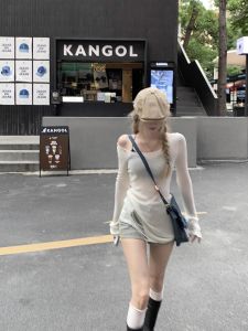 Street Punk Style Knitted Sweater with Gouhua Cut Out for Women Slim Fit Pullover Long Sleeves Single Piece Top for 18-24 Birthday Party