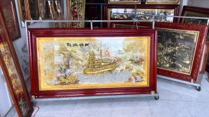 Tranh thuận buồm xuôi gió DxR: 170cm x 90cm bằng đồng mạ tam khí có đèn led khung gỗ thịt cực đẹp
