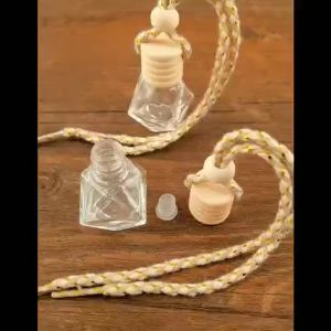 Lọ Đa Giác Chất Liệu Thủy Tinh Đựng Tinh Dầu Treo Xe Hơi Độc Đáo