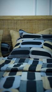 Soraya Bedsheet Sprei Karet CVC Uk 180x200 Tinggi 40cm King Size