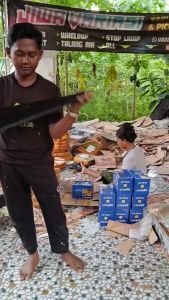 SEPASANG(2PCS) TALANG AIR ISUZU TRAGA MODEL GIGA CARBON